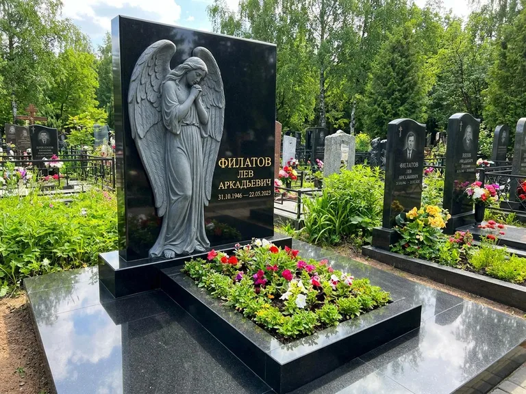 Памятник с барельефом — выполненная работа 31 в Челябинске