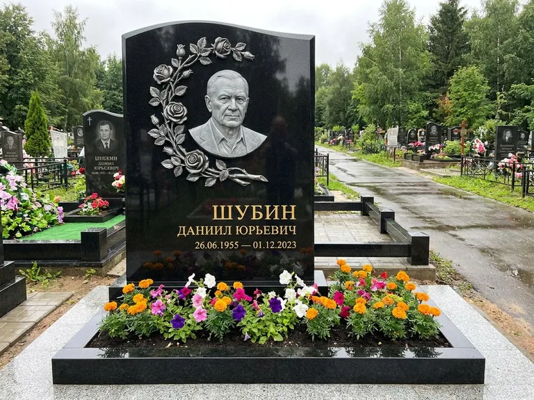 Памятник с барельефом — выполненная работа 34 в Челябинске