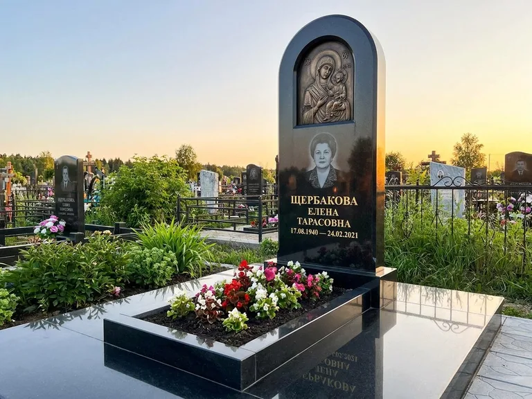 Памятник с барельефом — выполненная работа 35 в Челябинске
