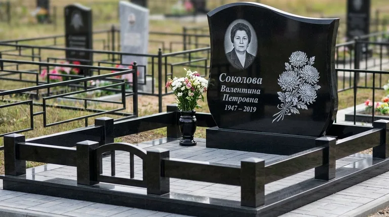 Памятник с гравировкой хризантем — выполненная работа «Соколова» в Челябинске