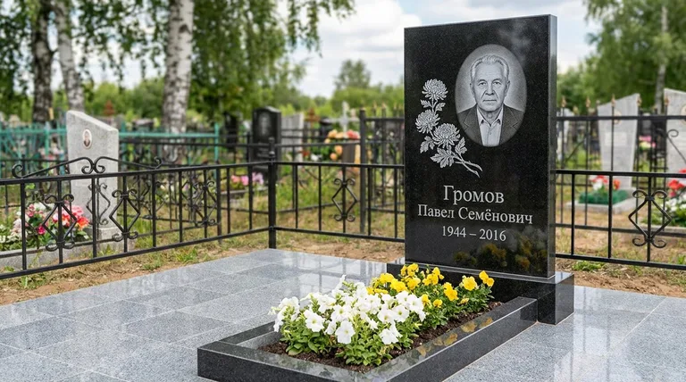 Памятник с гравировкой хризантем — выполненная работа «Громов» в Челябинске