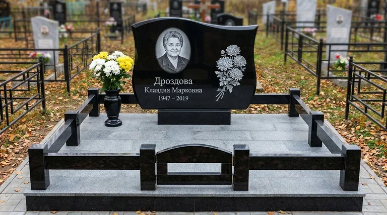 Памятник с гравировкой хризантем — выполненная работа «Дроздова» в Челябинске