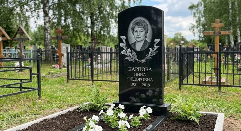 Памятник с гравировкой калл — выполненная работа «Карпова» в Челябинске