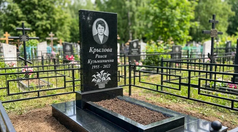Памятник с гравировкой калл — выполненная работа «Крылова» в Челябинске
