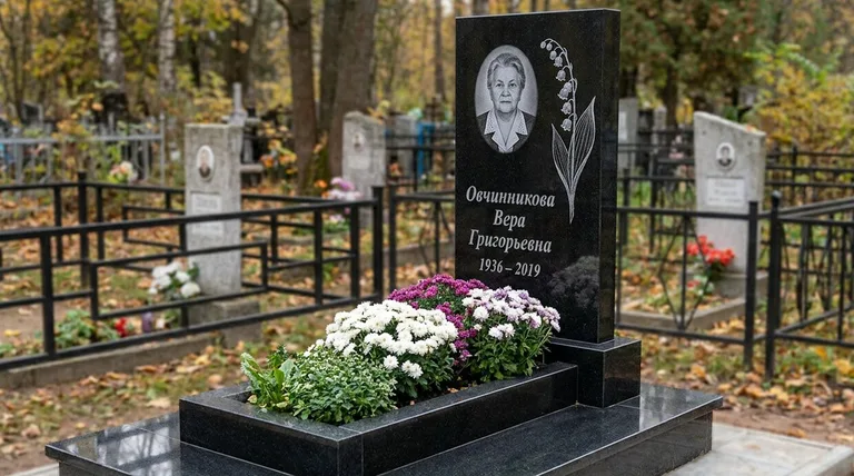 Памятник с гравировкой ландышей — выполненная работа «Овчинникова» в Челябинске