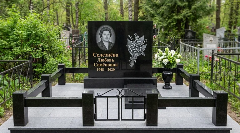 Памятник с гравировкой ландышей — выполненная работа «Селезнёва» в Челябинске