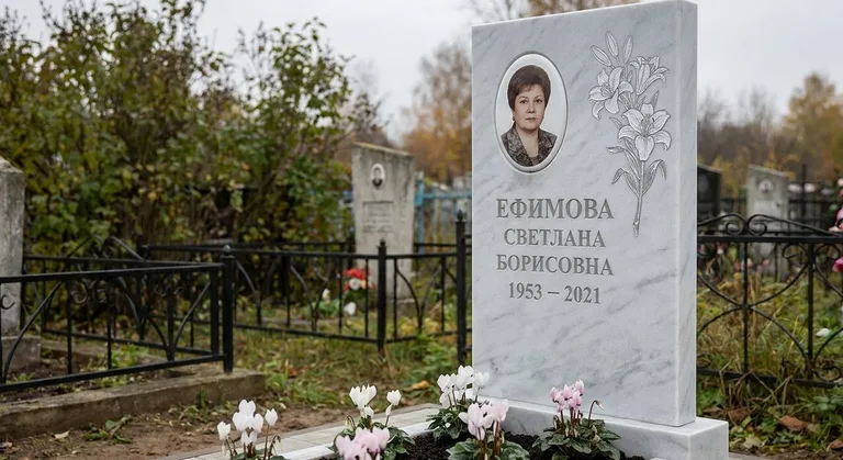 Памятник с гравировкой лилий — выполненная работа «Ефимова» в Челябинске