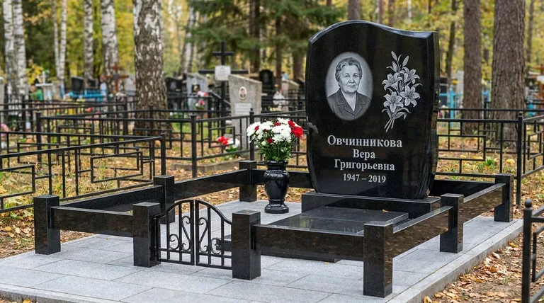 Памятник с гравировкой лилий — выполненная работа «Овчинникова» в Челябинске