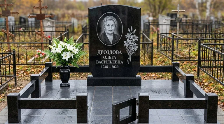 Памятник с гравировкой лилий — выполненная работа «Дроздова» в Челябинске