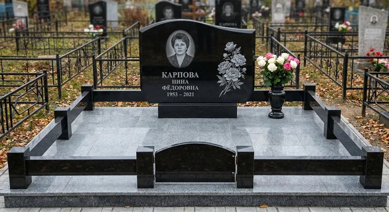 Памятник с гравировкой пионов — выполненная работа «Карпова» в Челябинске