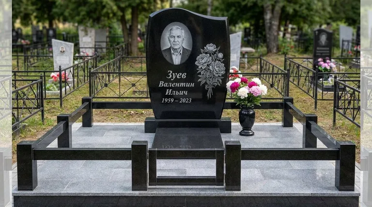 Памятник с гравировкой пионов — выполненная работа «Зуев» в Челябинске