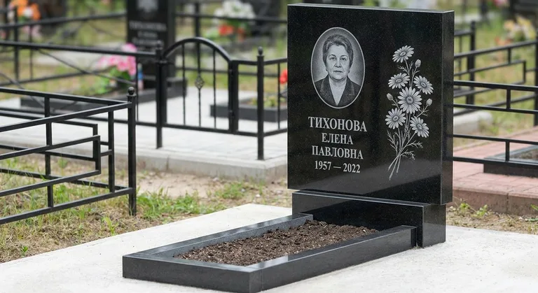 Памятник с гравировкой ромашек — выполненная работа «Тихонова» в Челябинске