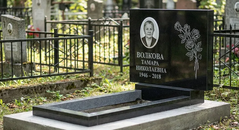 Памятник с гравировкой роз — выполненная работа «Волкова» в Челябинске