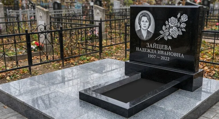 Памятник с гравировкой роз — выполненная работа «Зайцева» в Челябинске