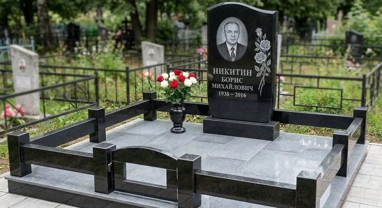 Памятник с гравировкой роз — выполненная работа «Никитин» в Челябинске