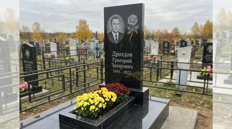 Памятник с гравировкой роз — выполненная работа «Дроздов» в Челябинске
