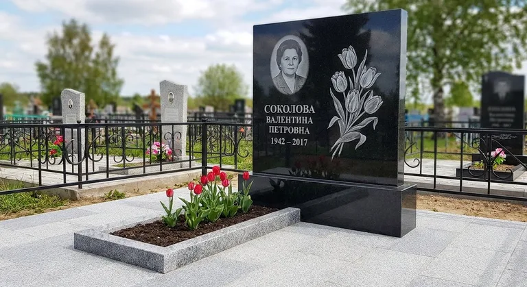 Памятник с гравировкой тюльпанов — выполненная работа «Соколова» в Челябинске