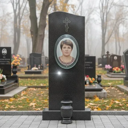 Овальный портрет на стекле 240×300 мм на памятнике в Челябинске