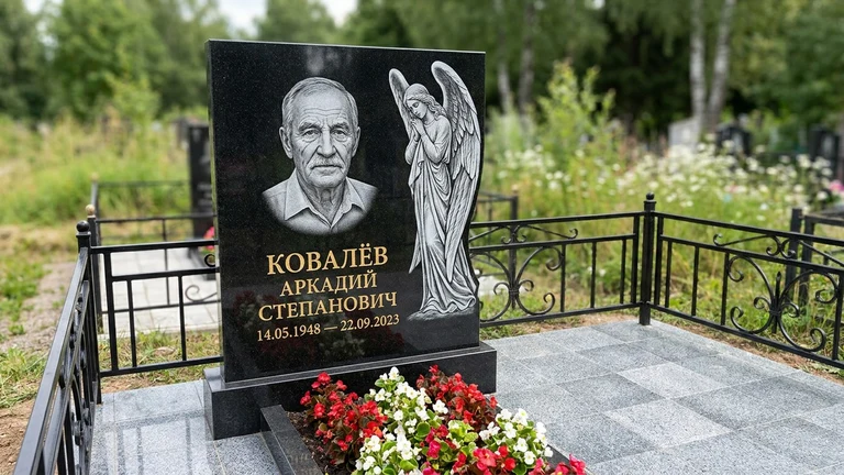 Гравировка ангела на памятник в Челябинске — памятник из чёрного гранита с гравировкой