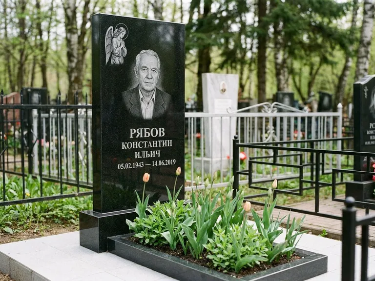 Памятник с гравировкой ангела — гравировка ангела с крестом рядом с эпитафией, работа «Фаддеев» в Челябинске