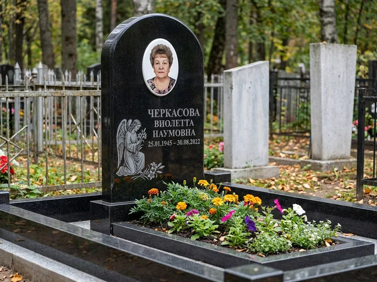 Памятник с гравировкой ангела — гравировка ангела с крестом рядом с эпитафией, работа «Журавлёва» в Челябинске