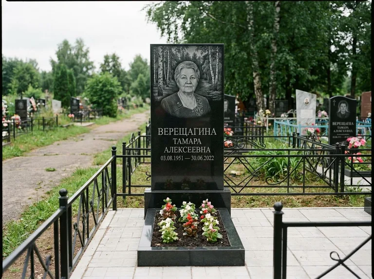 Памятник с гравировкой берёзы — гравировка берёзовой рощи в глубину, работа «Верещагина» в Челябинске