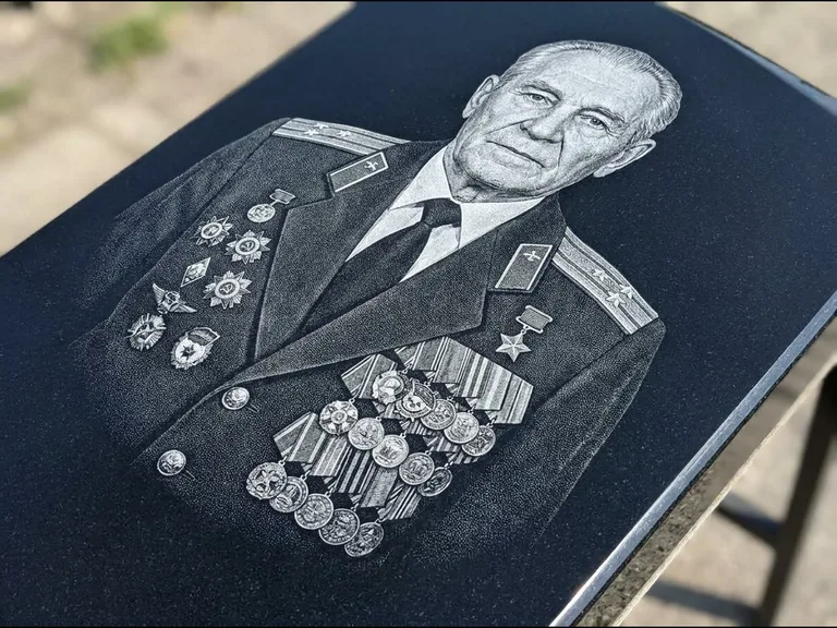 Гравировка фото на памятнике — военный / ветеран в Челябинске