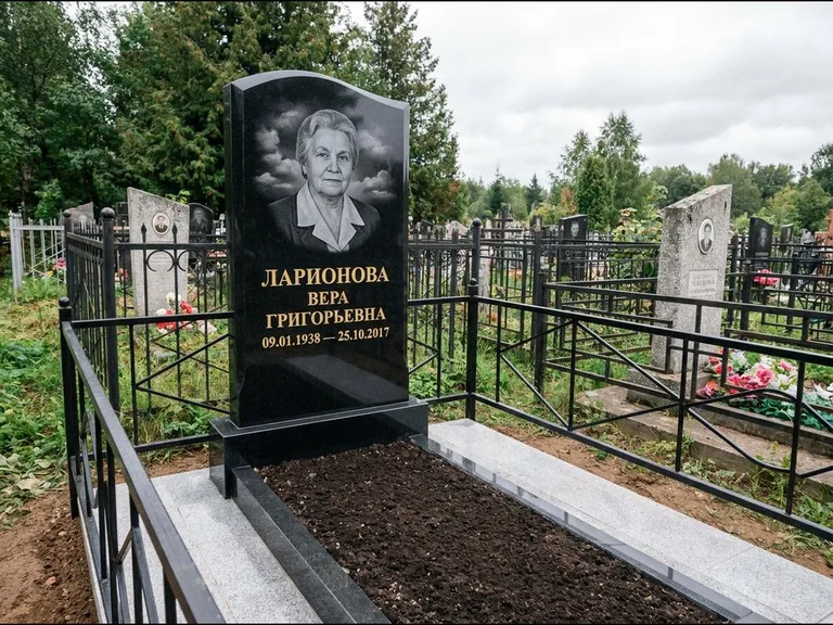 Гравировка портрета на чёрном граните — выполненная работа 16 в Челябинске