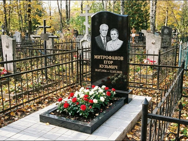 Гравировка портрета на чёрном граните — выполненная работа 17 в Челябинске