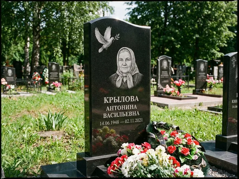 Памятник с гравировкой голубей — гравировка голубей, работа «Крылова» в Челябинске