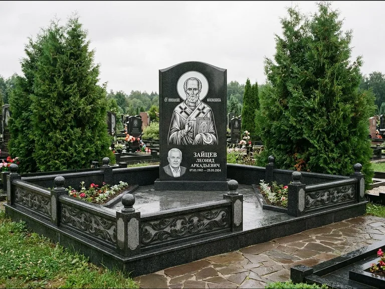 Памятник с гравировкой иконы: стела с гранитным столиком и скамьёй — Архангел Михаил на стеле, семейный участок с плиткой, работа «Верещагина» в Челябинске