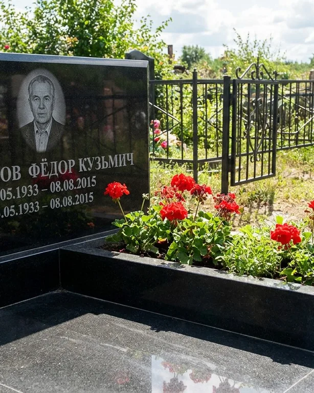 Двойной памятник под ключ с крестом в Челябинске