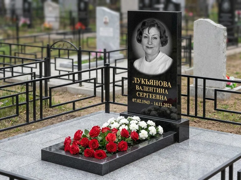 Портрет на памятнике в Челябинске — Ч/б портрет → гравировка на стандартном комплексе