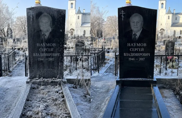 Диптих №18: могила с деревянным крестом и низкой оградкой — выполота трава в Челябинске